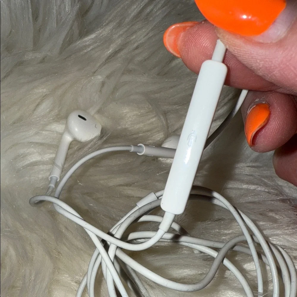Apple EarPods Lightning Connector - Classic White